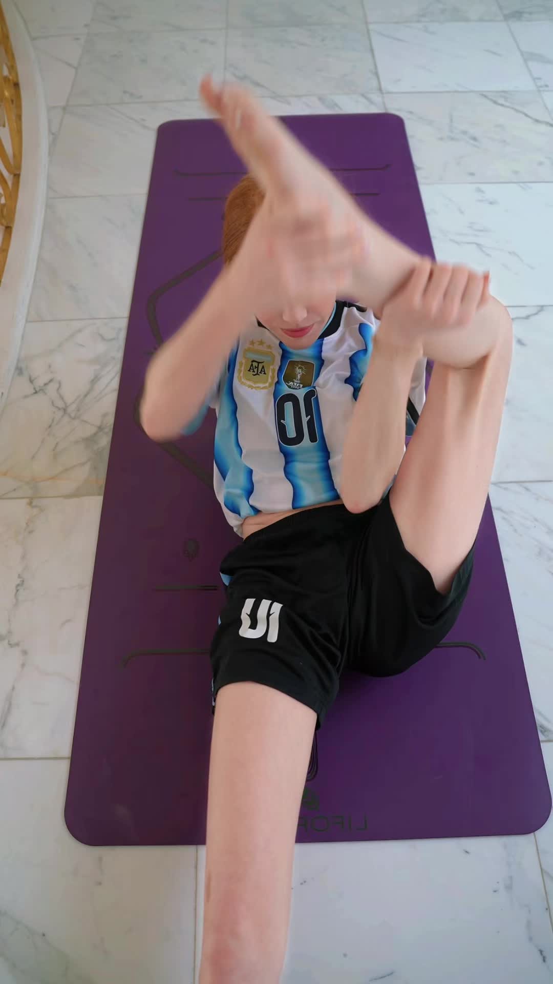 @lilredyoga