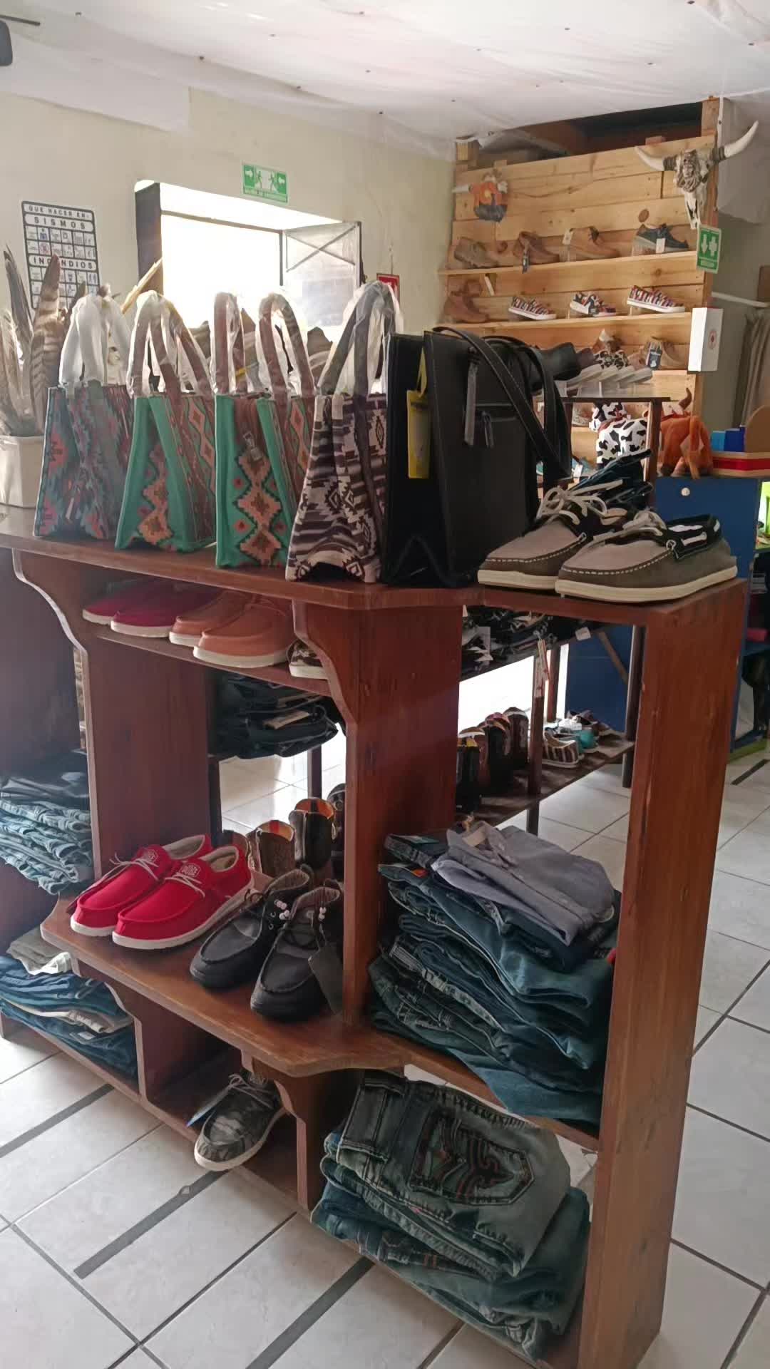 @Ledesma's Store