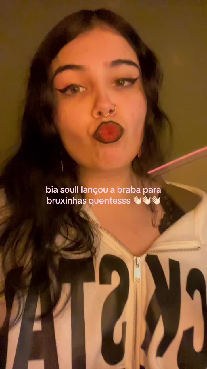 @vee ☥