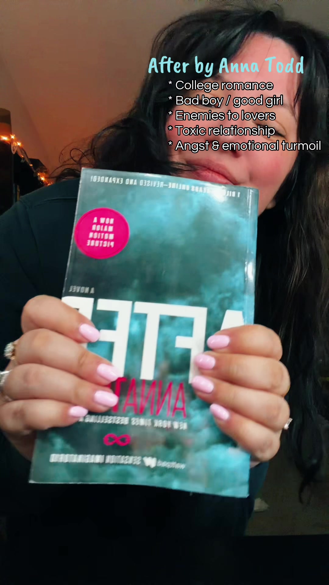 @Danielle Reads 📚☕️ 🧸