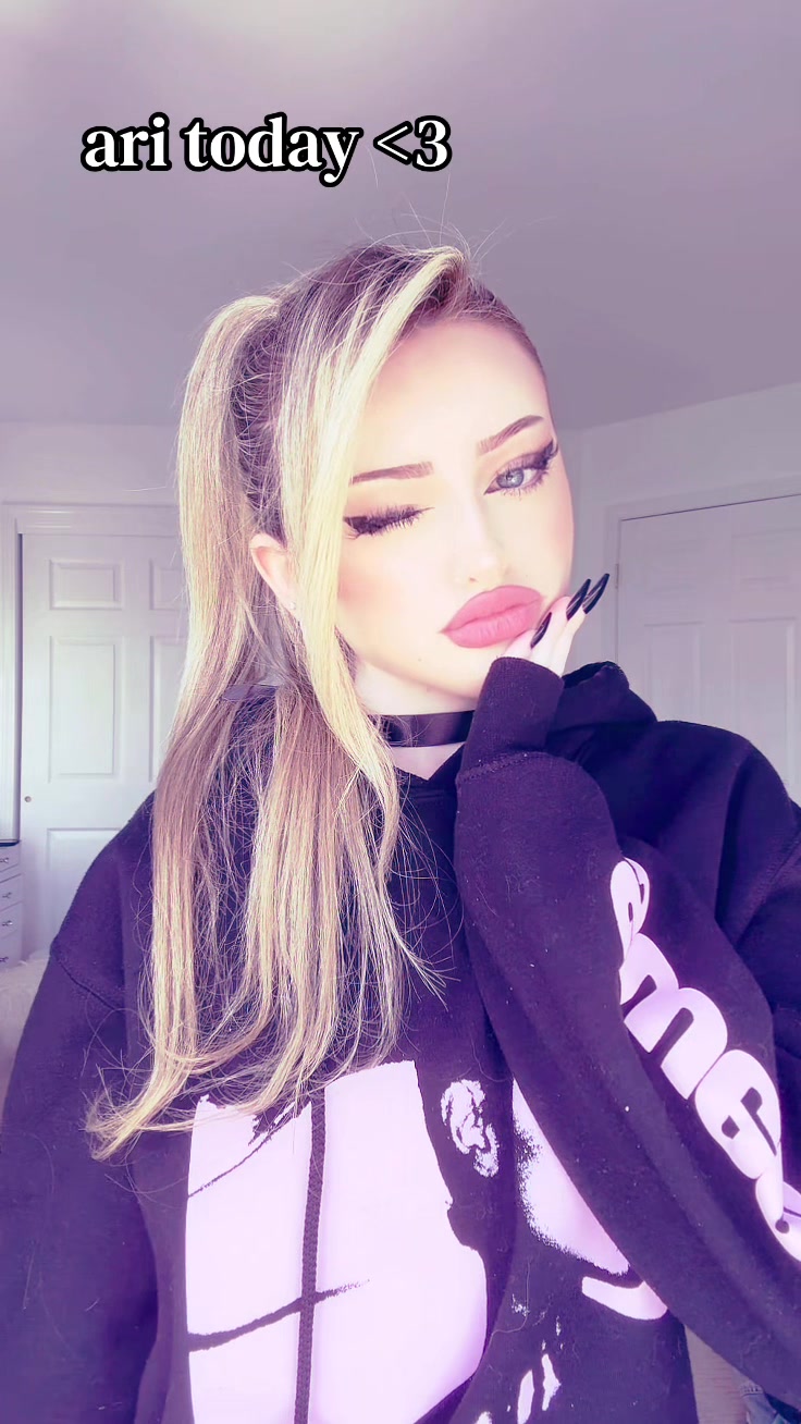 @themadisonreese