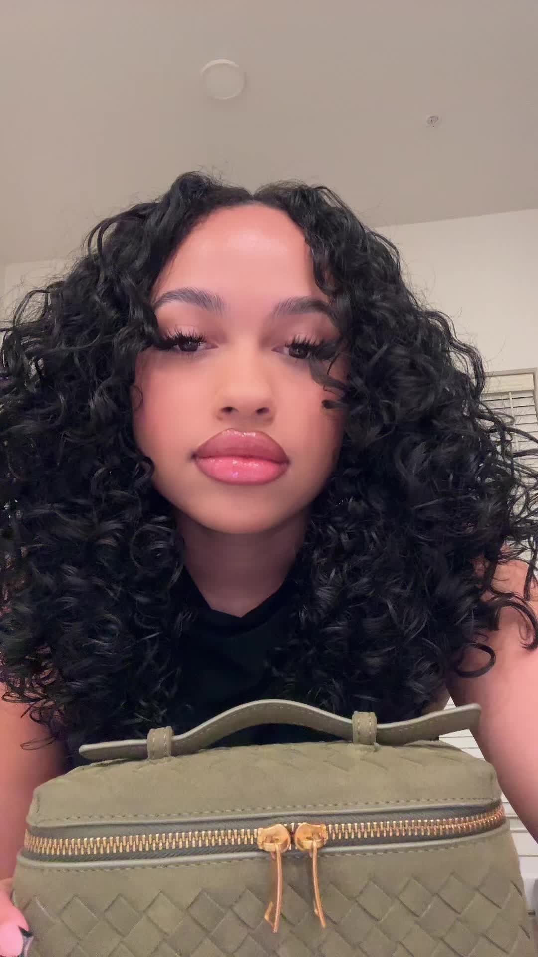 @Bella