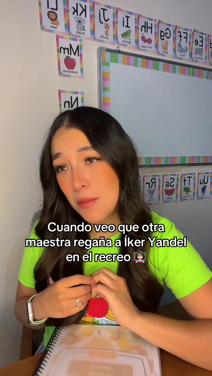 @Maestra Azu 👩🏻🏫🍎