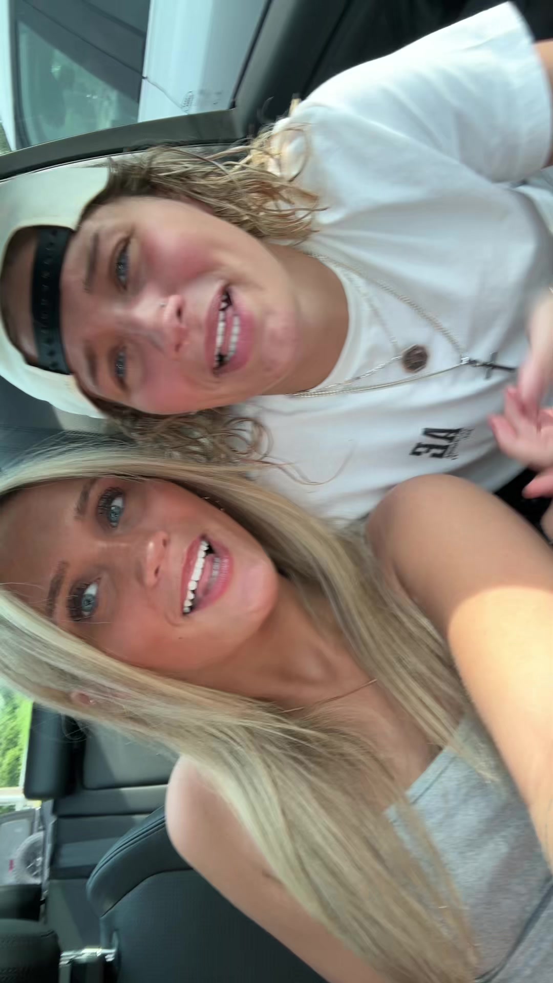 @urjustahoe1