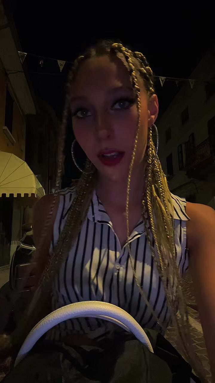 @Claudia🖤