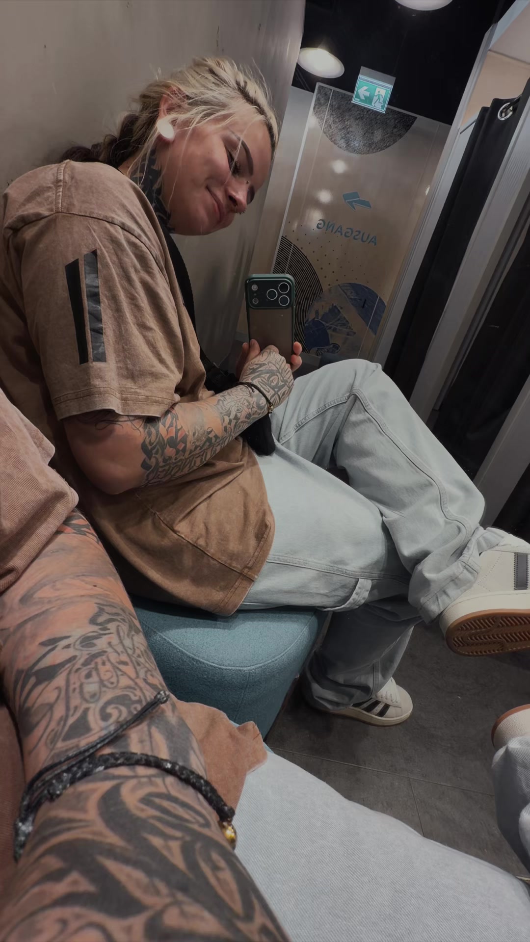 @𝕮𝖍𝖆𝖓𝖙𝖎