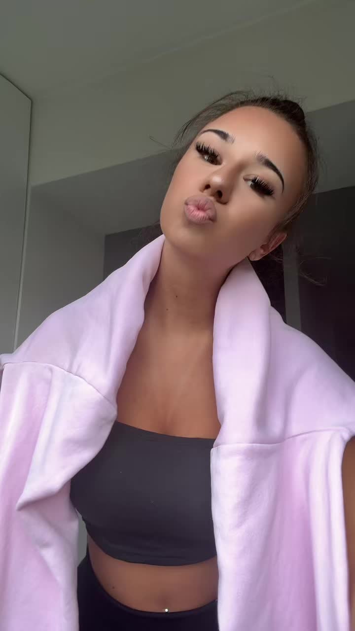@𝓐𝓭𝓮𝓵𝓵𝓮