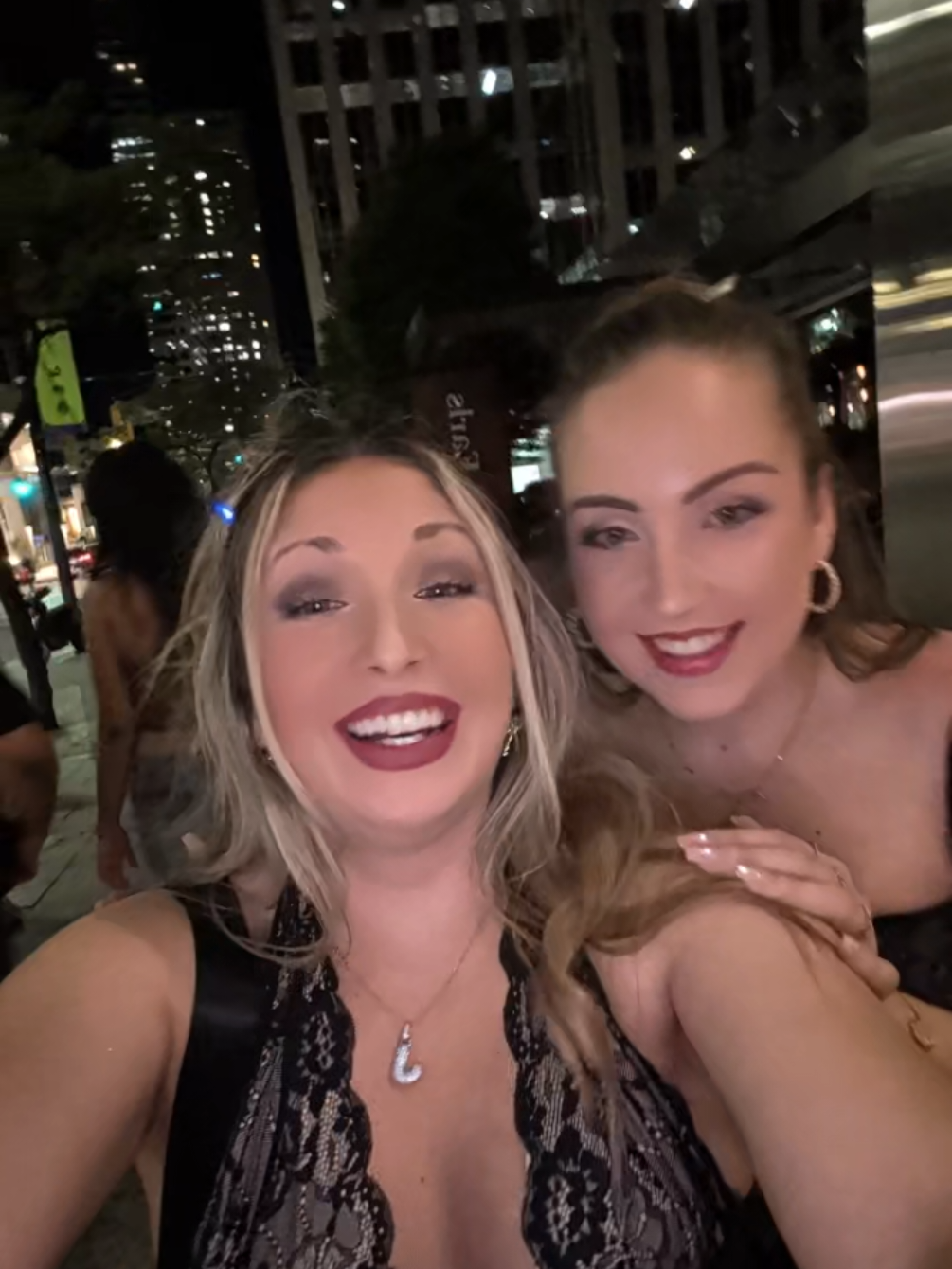 @Jú