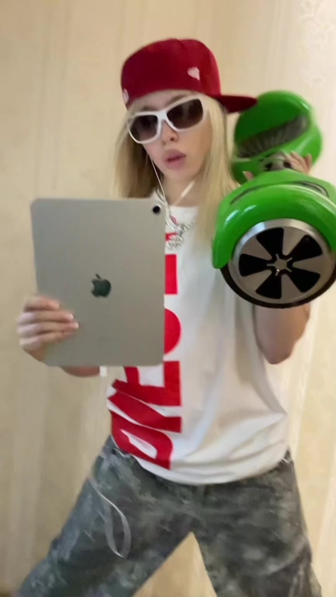 @lizzitak