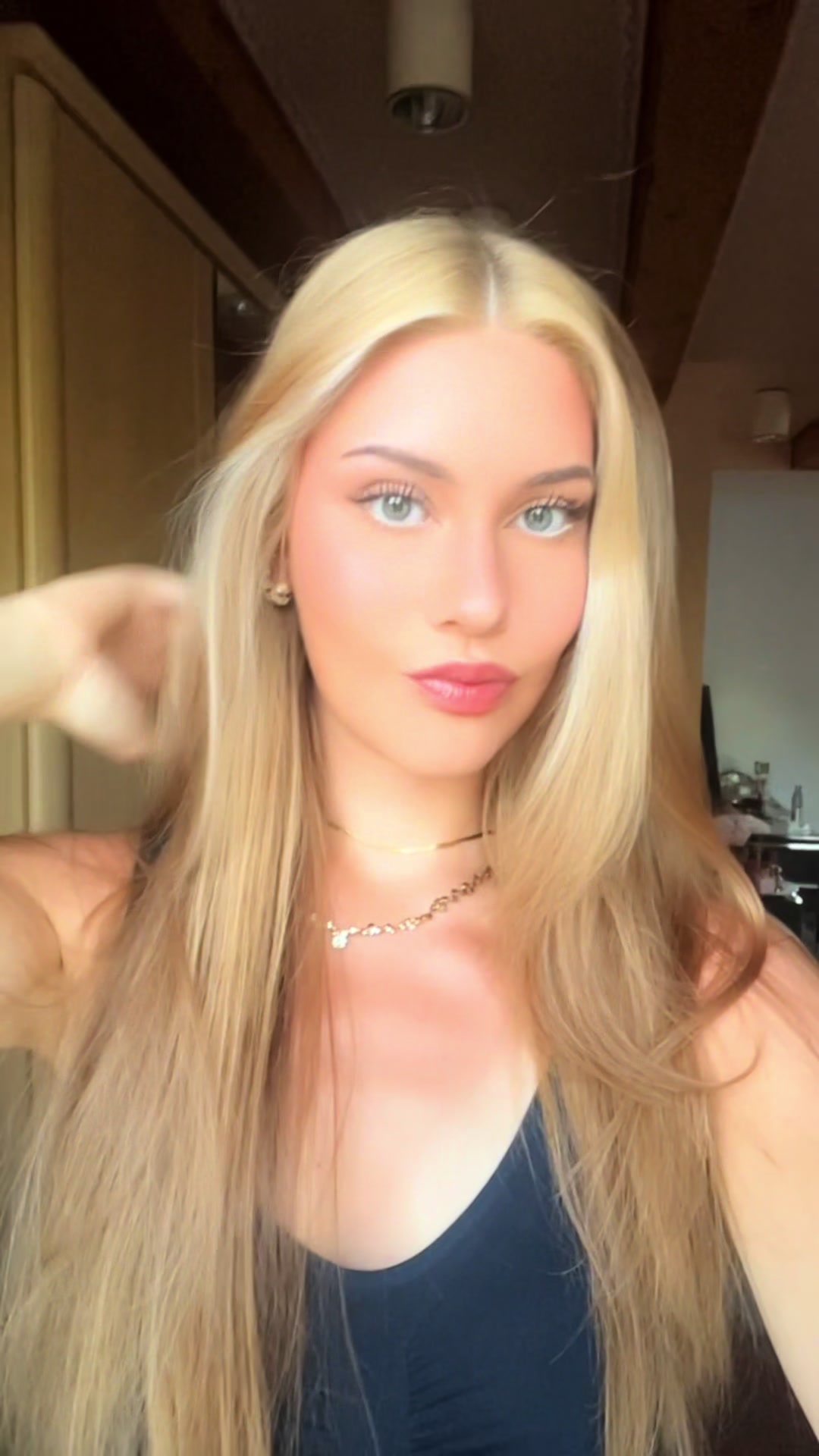 @Laura Zoe๐