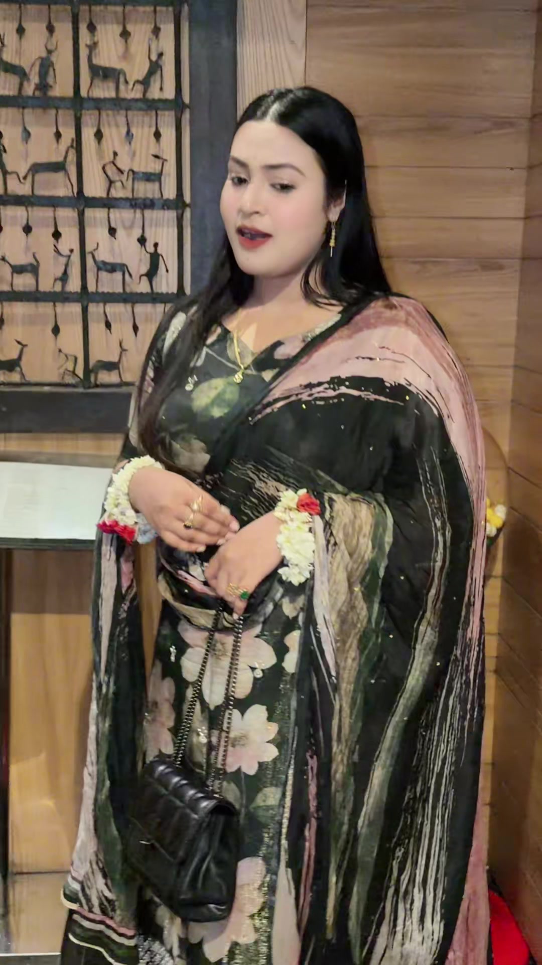 @Arobi Arba Ankhi