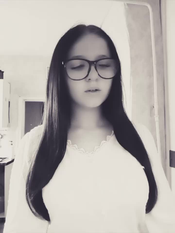 @черноволосая