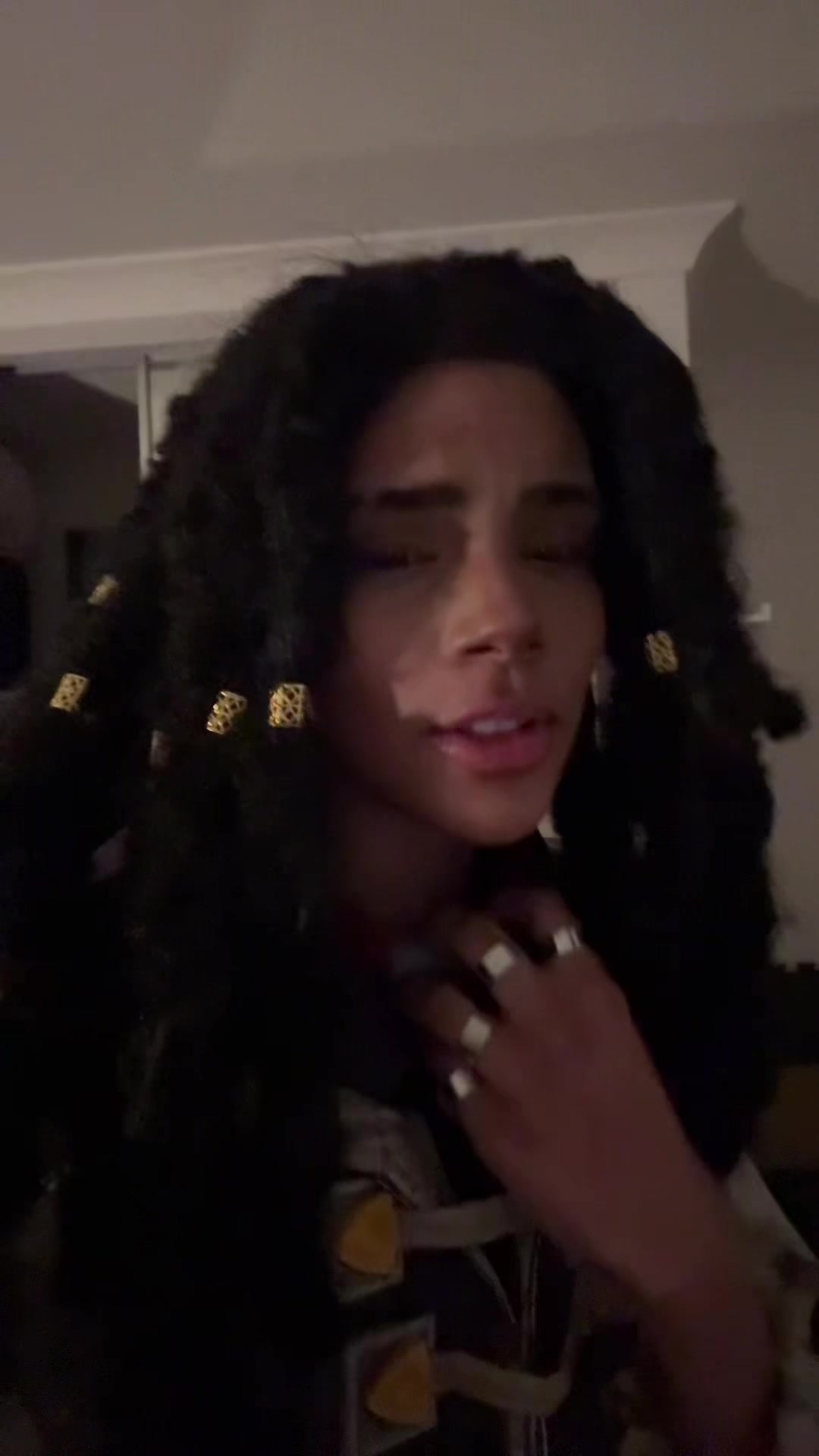 @V4NE