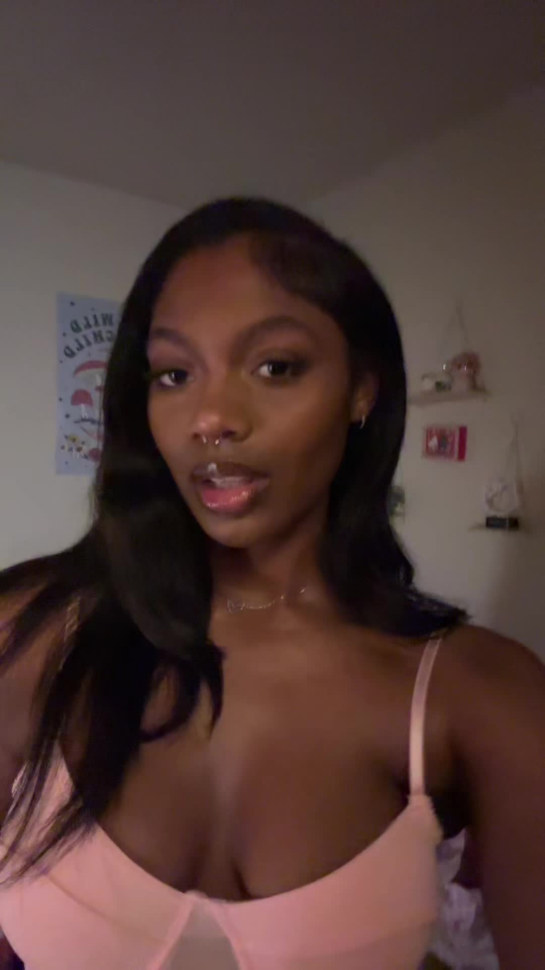 @lovesyniaa