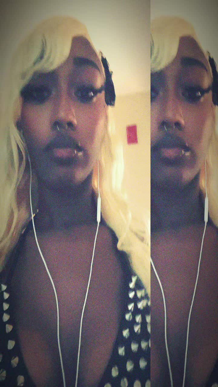 @1THICCNUGGET 👩🏾&zwj;❤️&zwj;💋&zwj;👩🏾