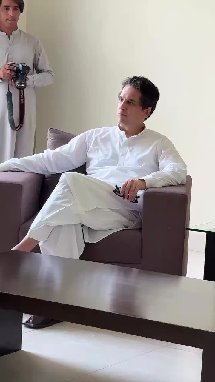 @Makhdoom Hashim Javan Bakht