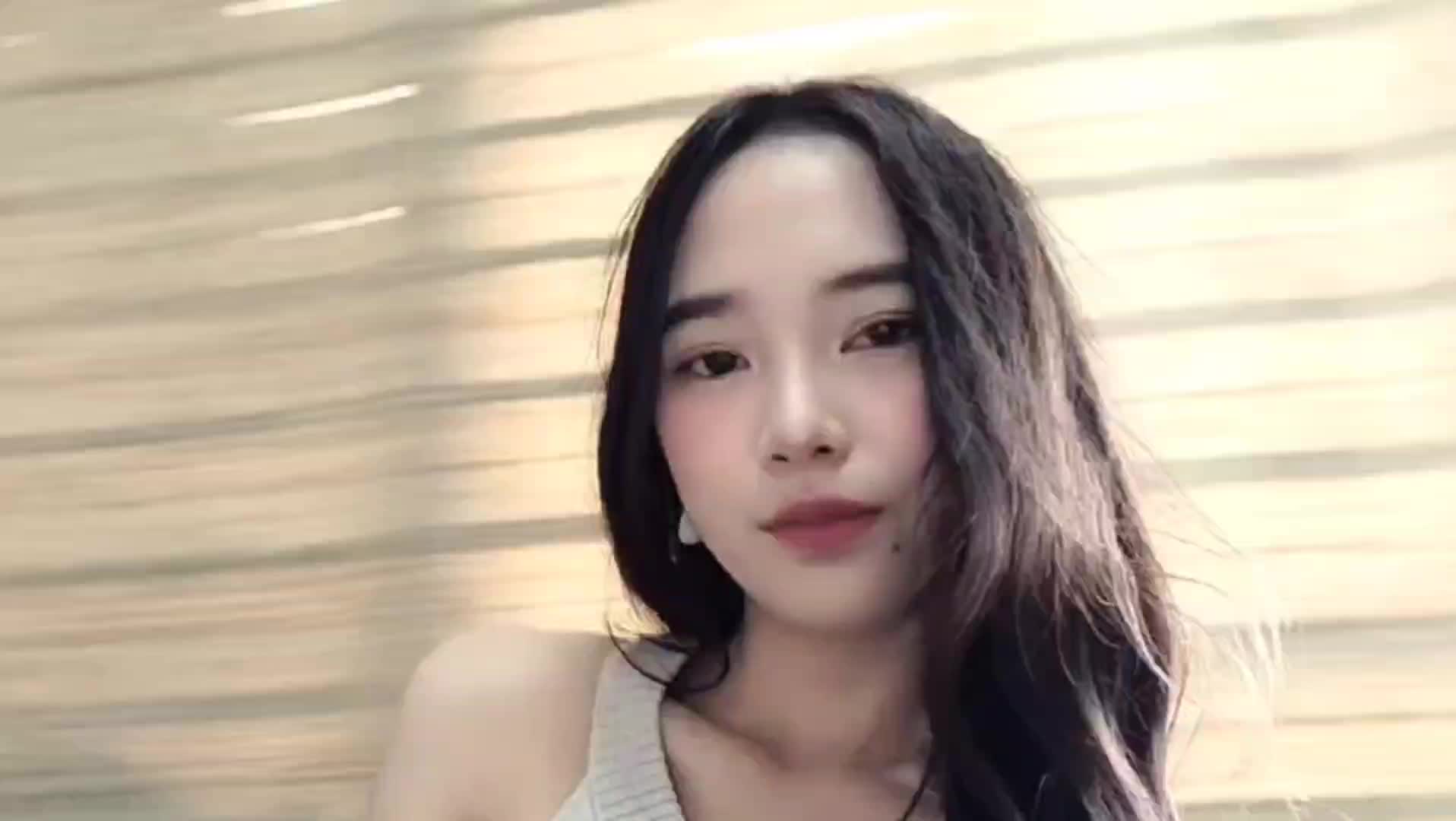 @Loraine