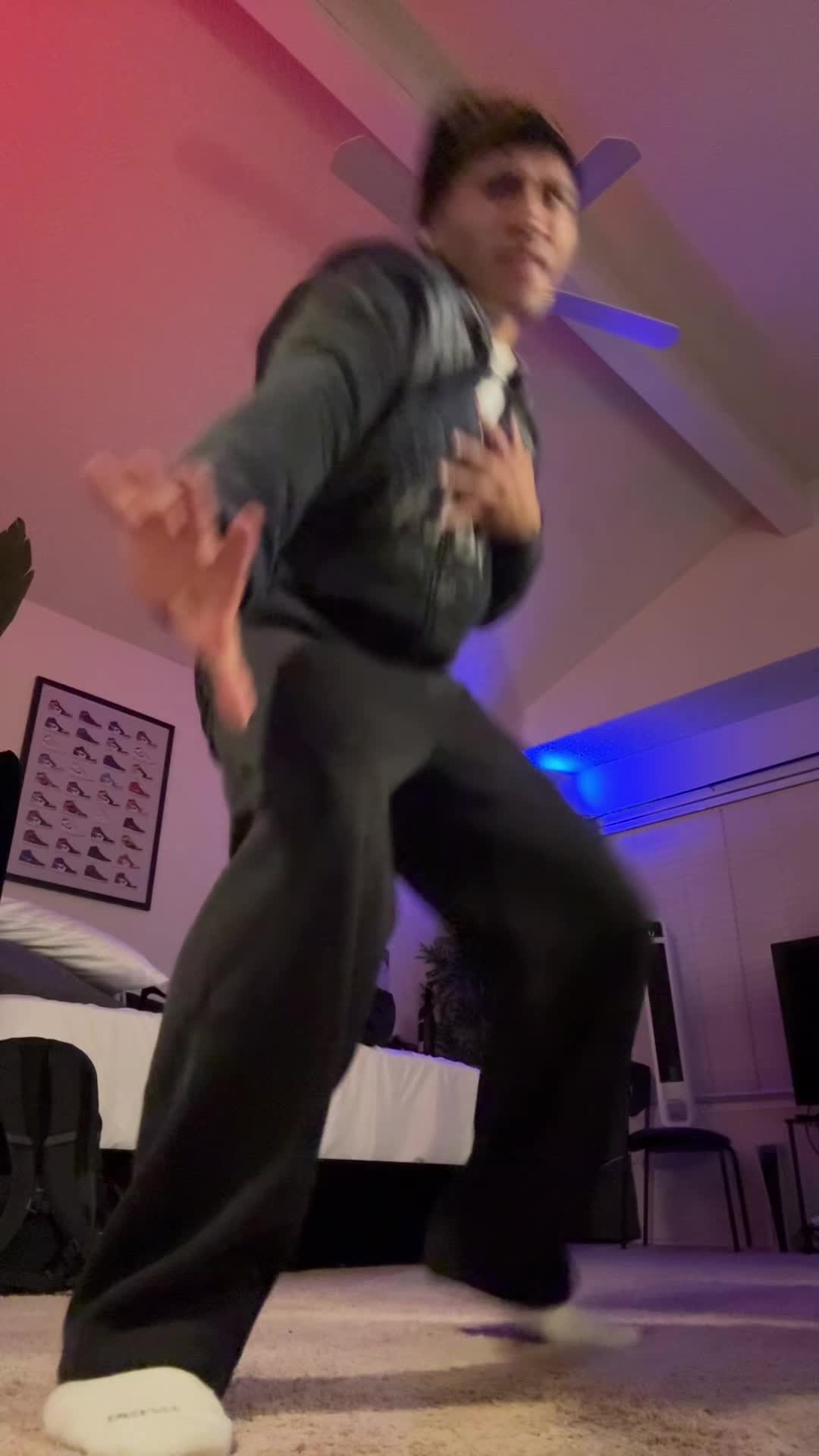 @ekek