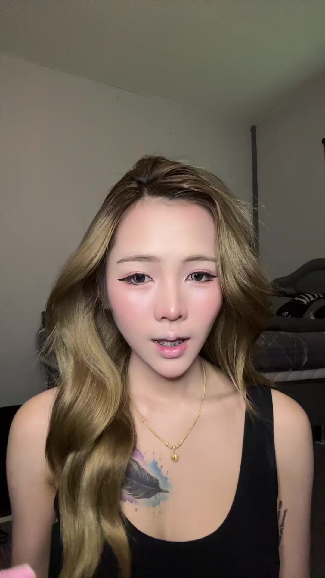 @นุ่น&lsquo;นีออนช่องขายของ