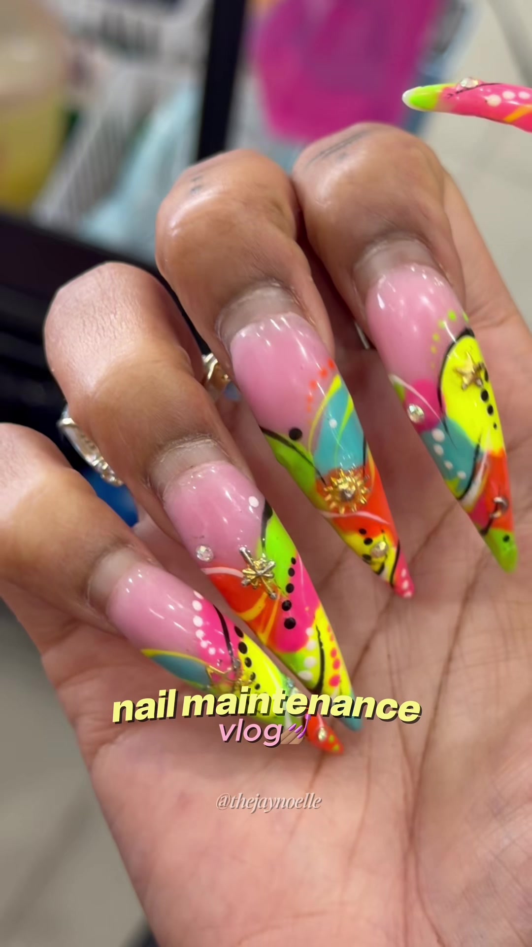@JAY NOELLE🎀