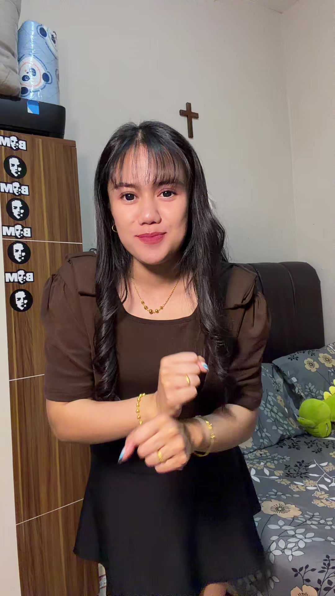 @𝐀𝐩𝐫𝐢 𝐒𝐢𝐡𝐨𝐦𝐛𝐢𝐧𝐠