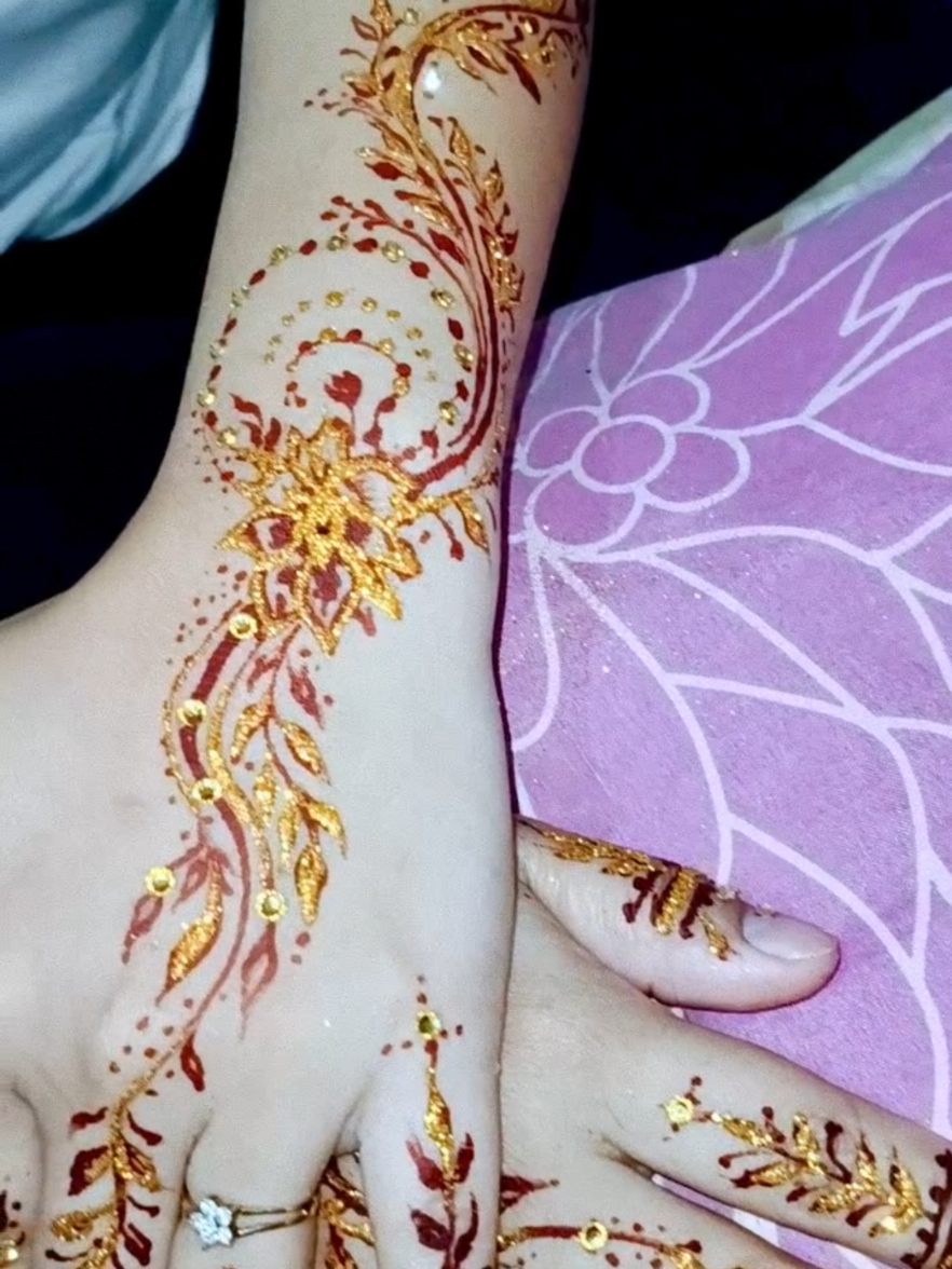 @Mira Loves Henna ❄️