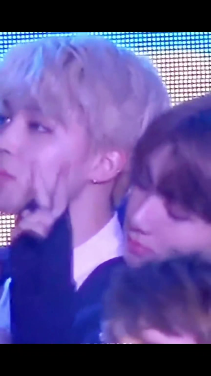 @💜ᗷTS⟭⟬💜 ARMY