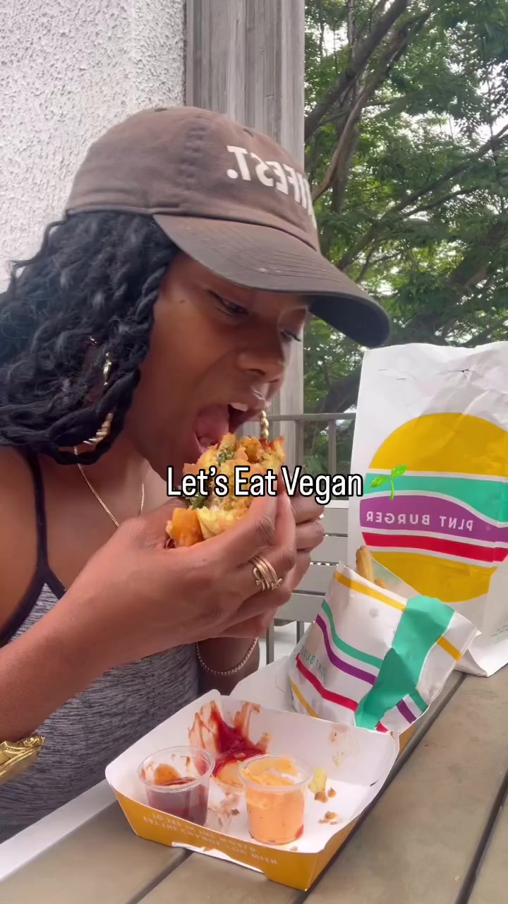 @TheeJamesiaMonroe