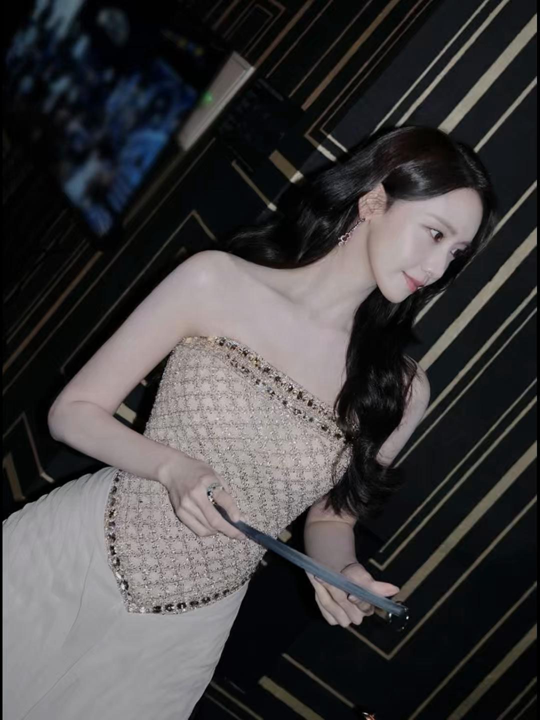 @LimYoonA์ค์