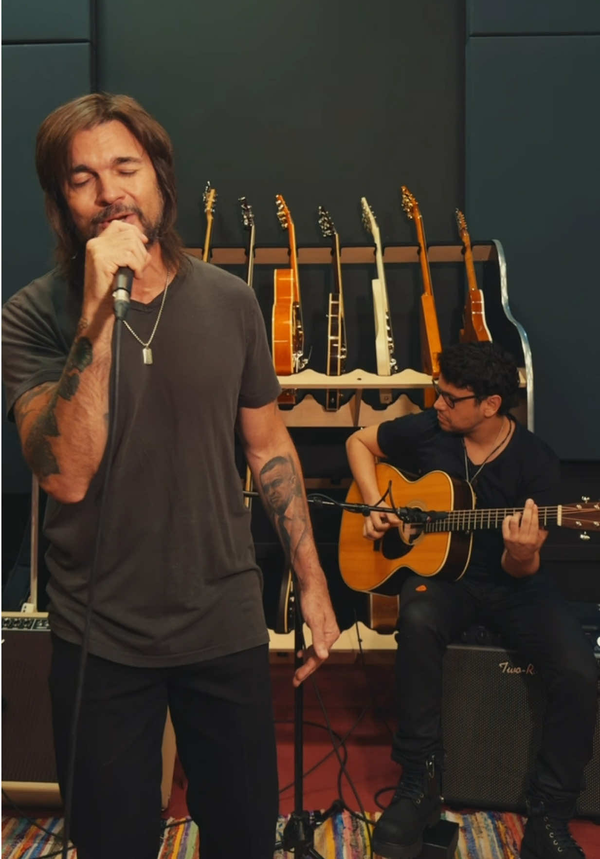 @Juanes