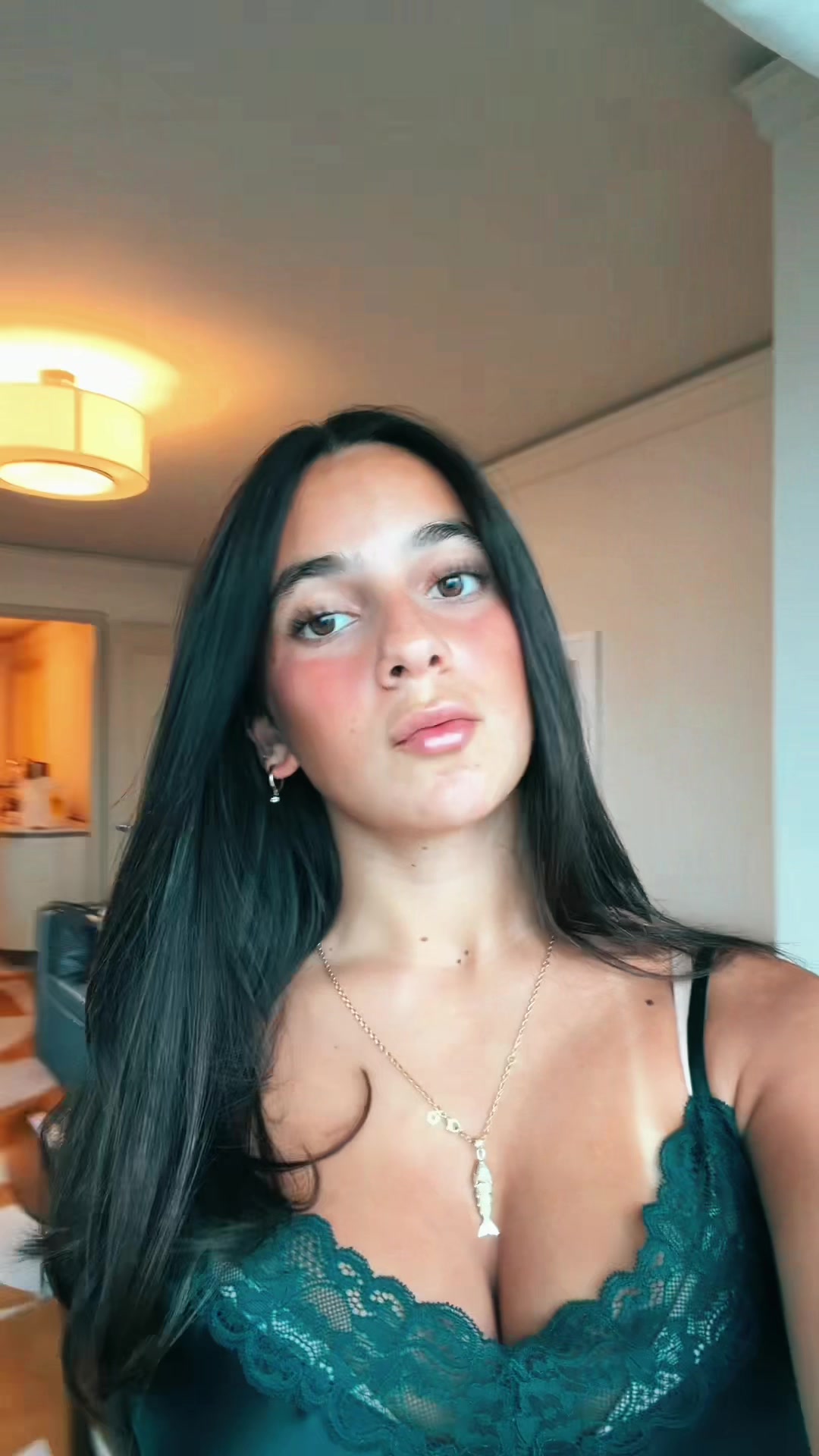 @whoevenisellashay