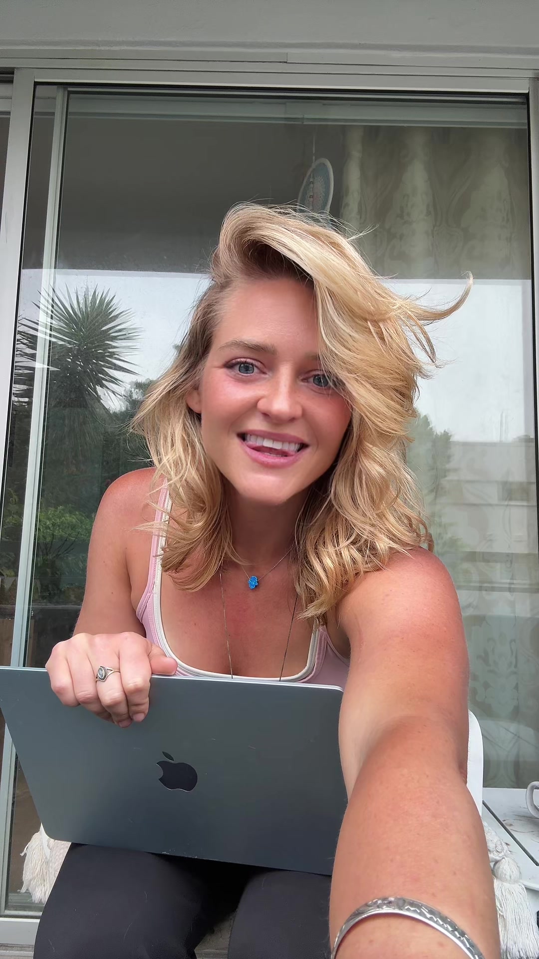 @HappyisAshley 🌞🦋🐶