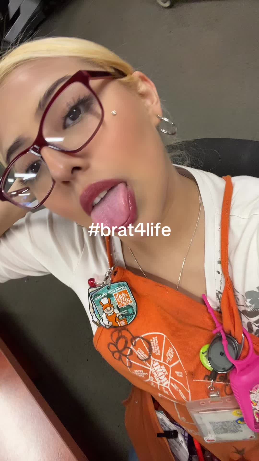 @trinketney