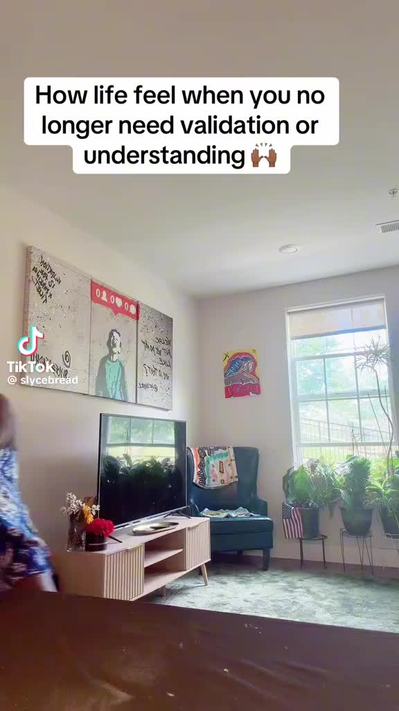 @KiKiLV67/$KelliHickey