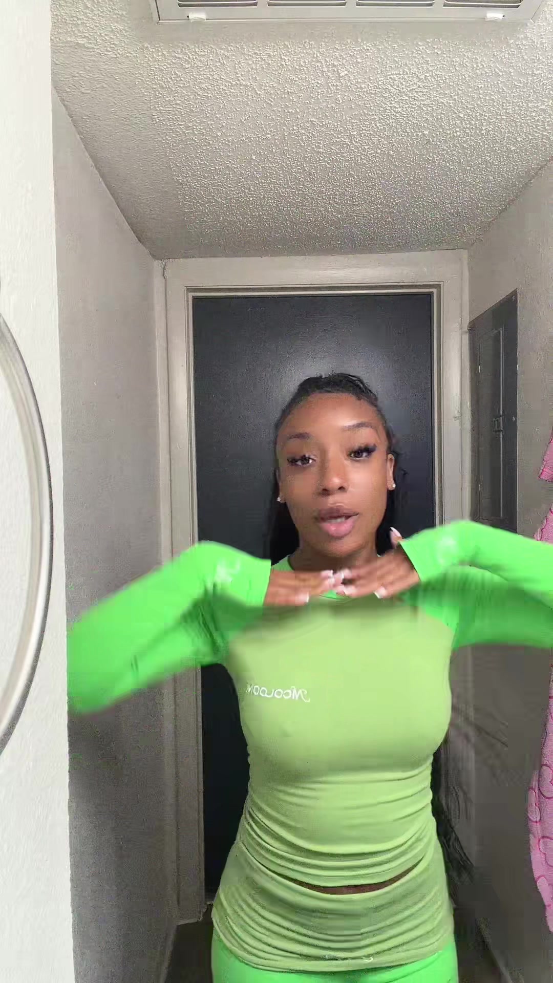 @riahnicole