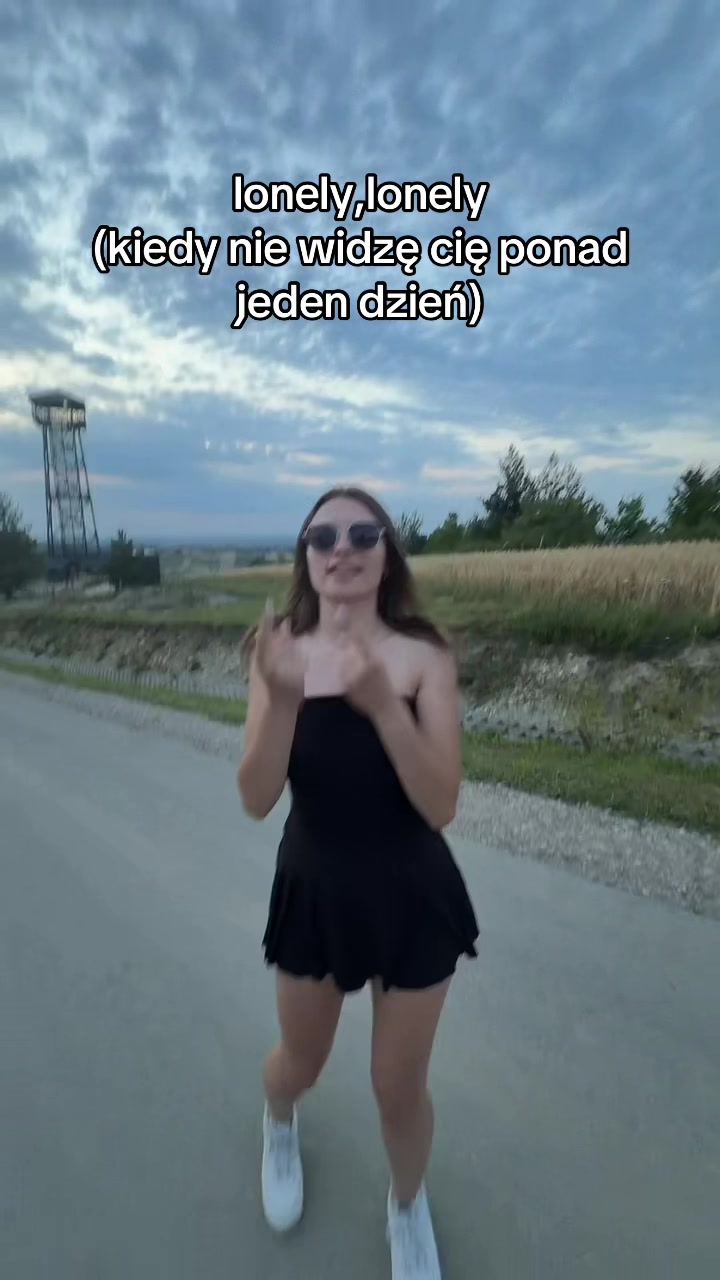 @𝑨𝒈𝒏𝒊𝒆𝒔𝒛𝒌𝒂 🩶