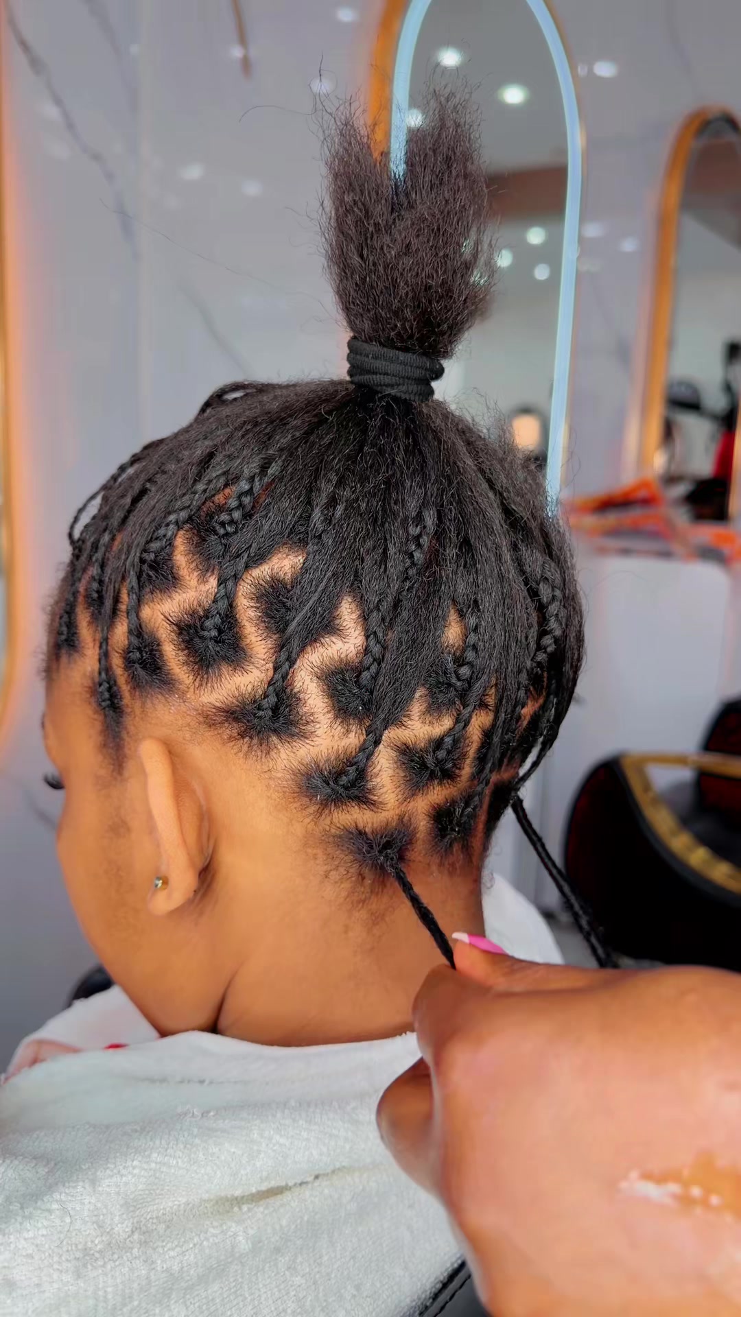@GEECURLY SALON