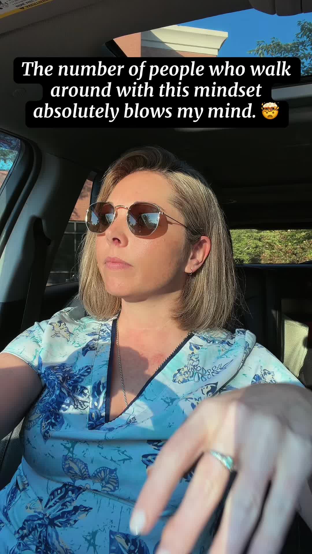 @momica_mama