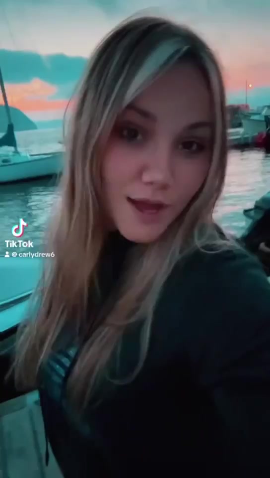 @carlydrew