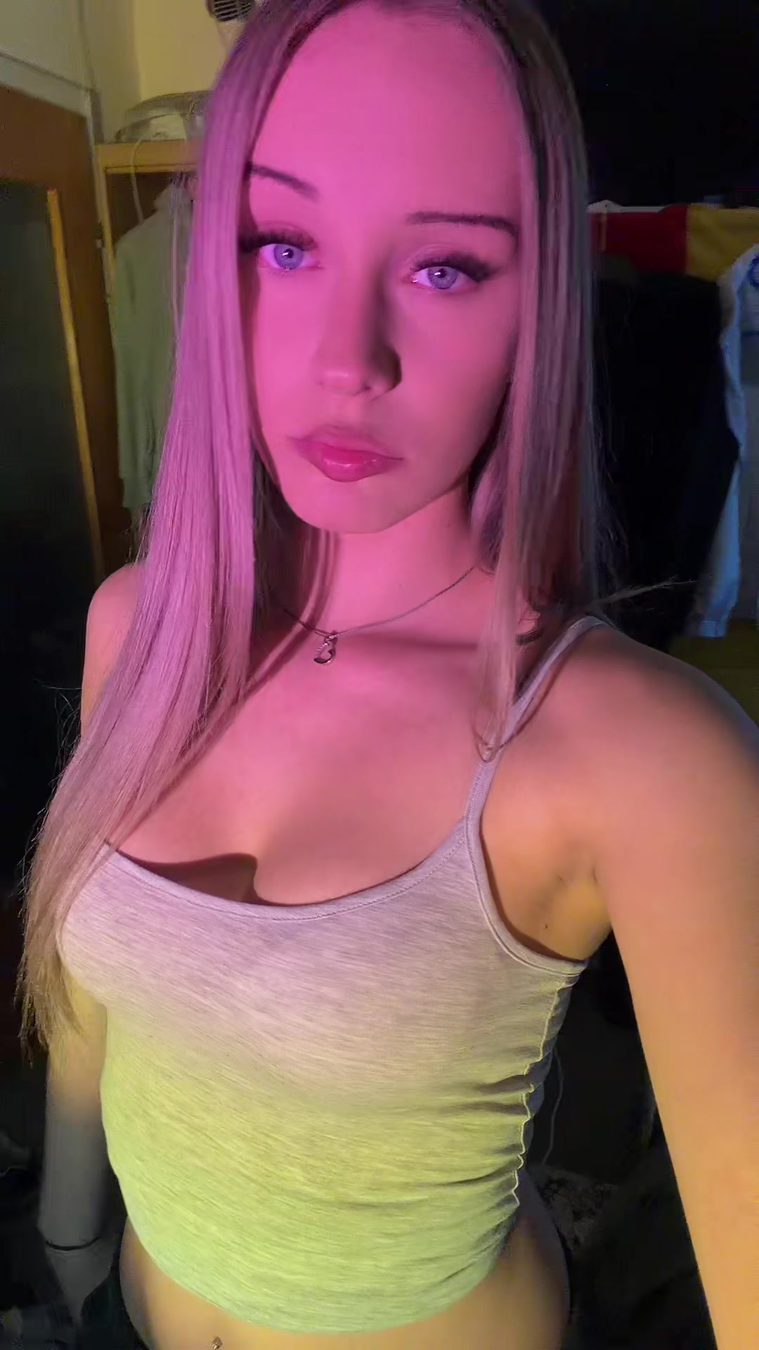 @𝐄