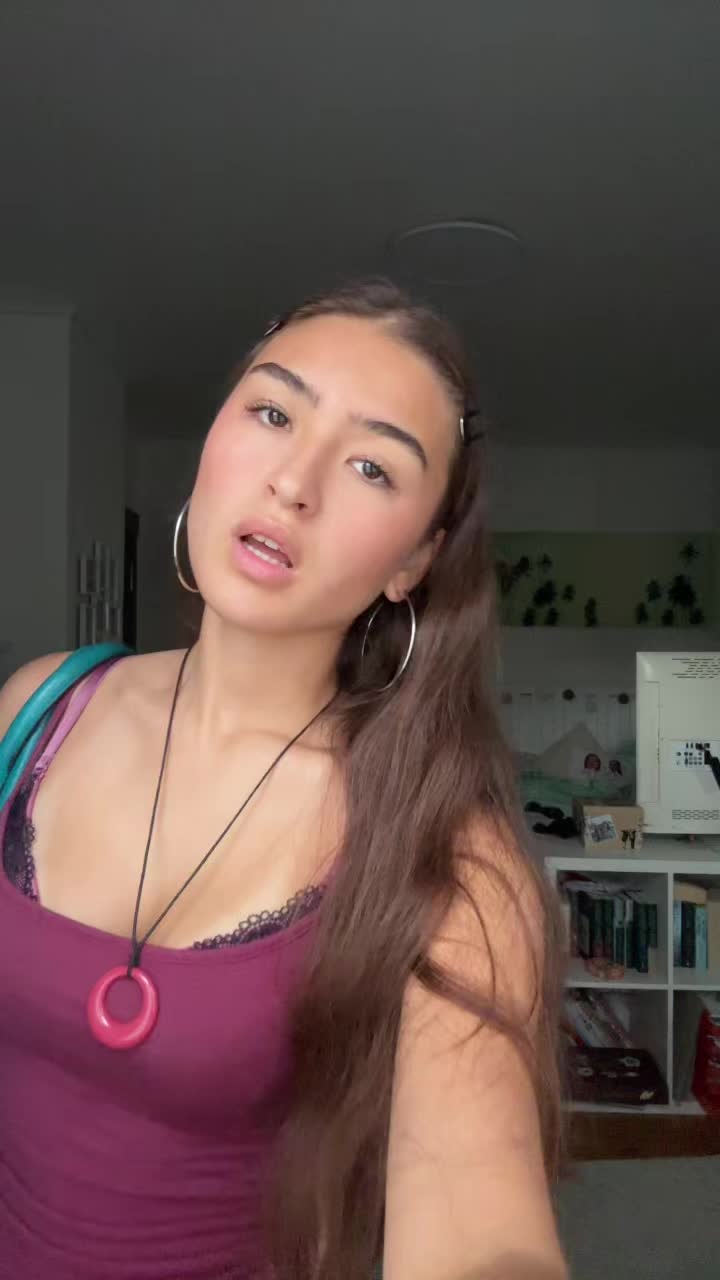 @万絢