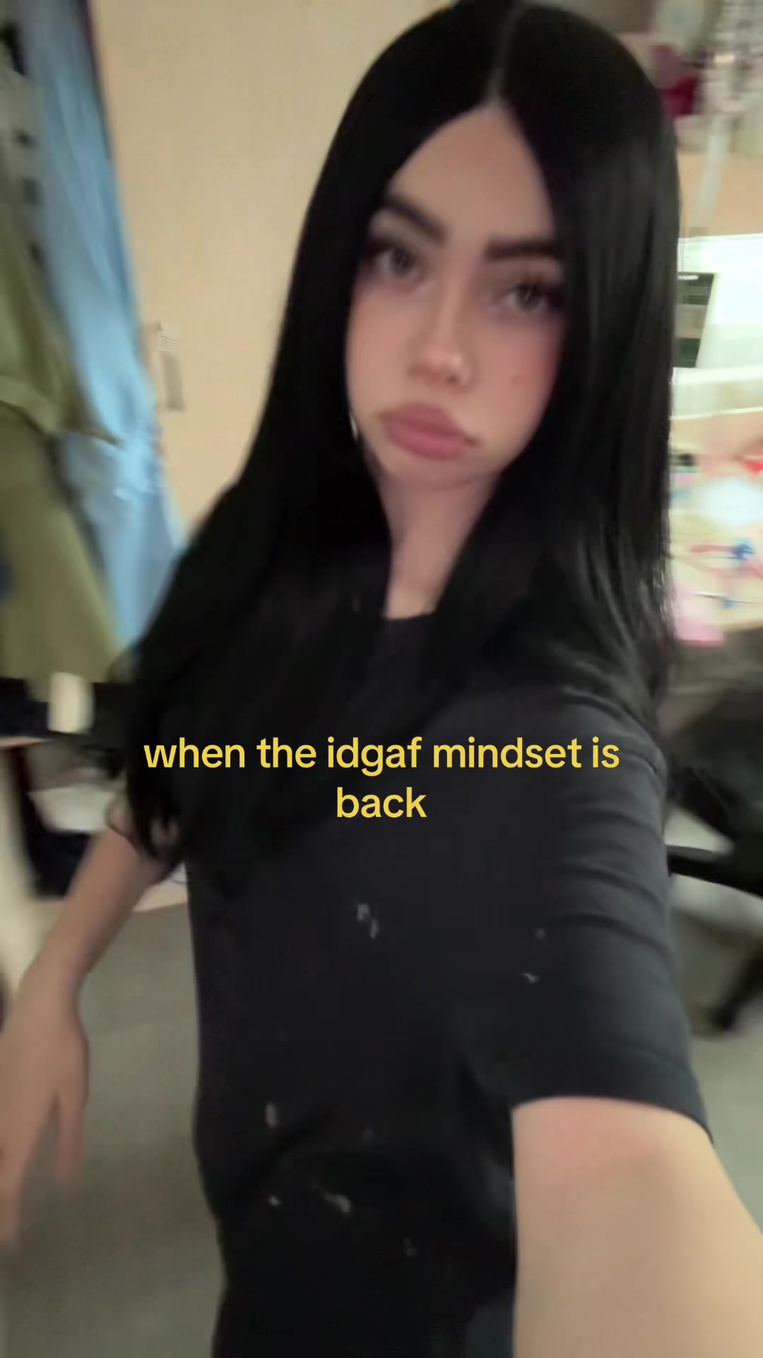 @illegallanatrix