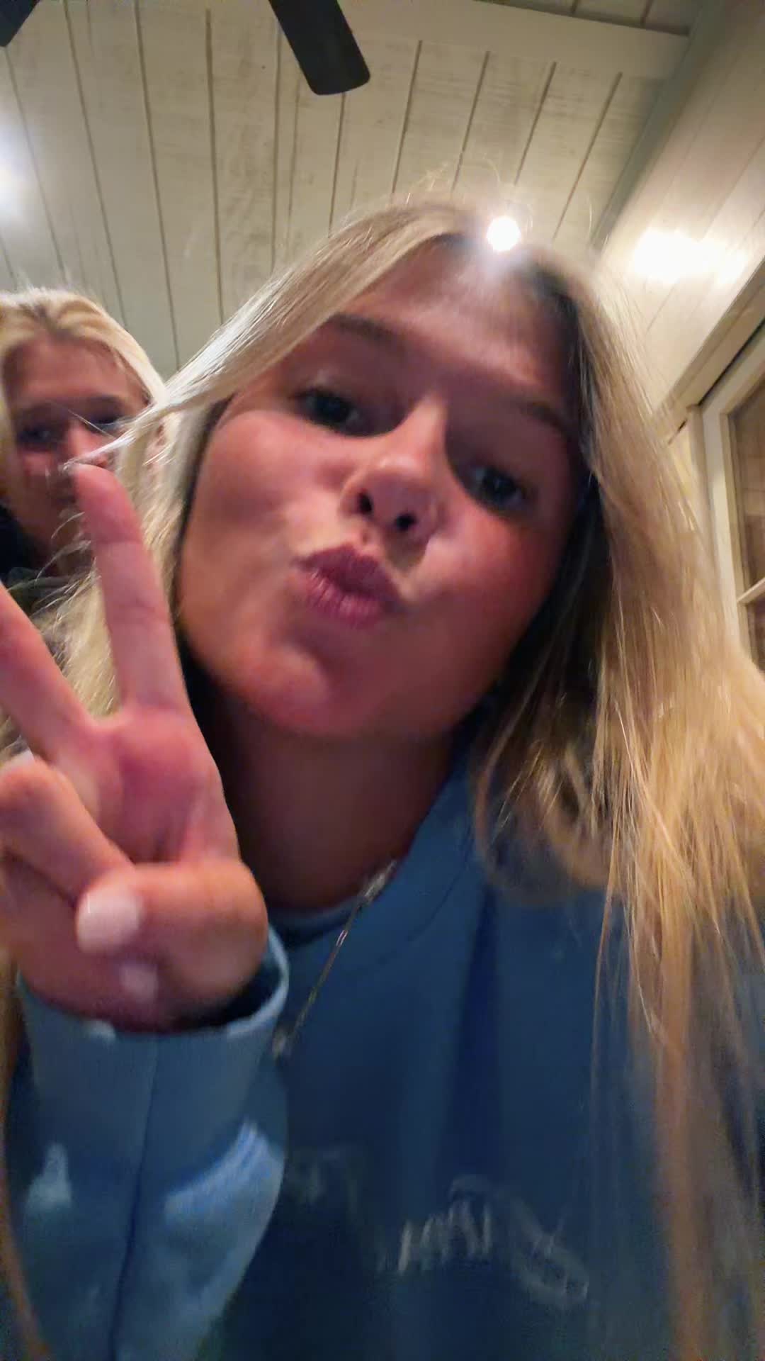 @caroline