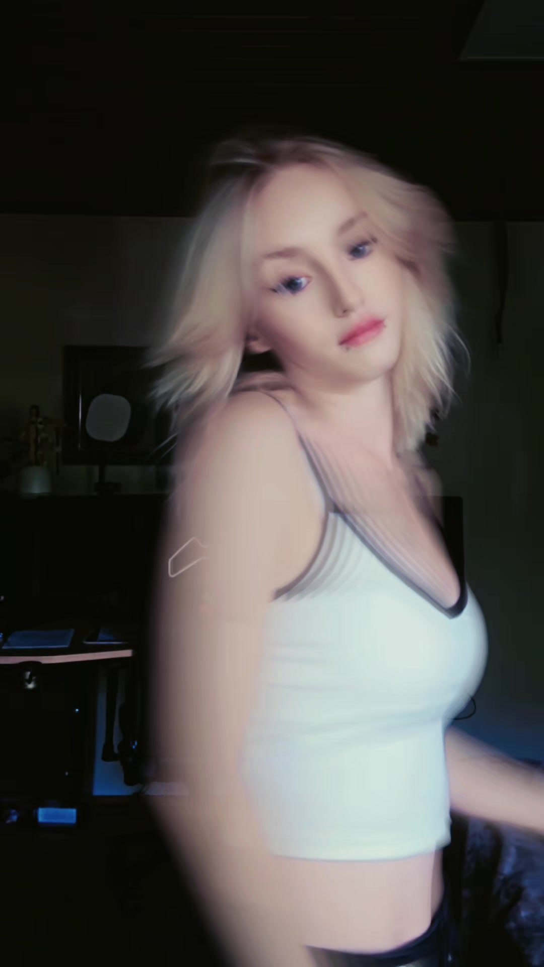@annika_