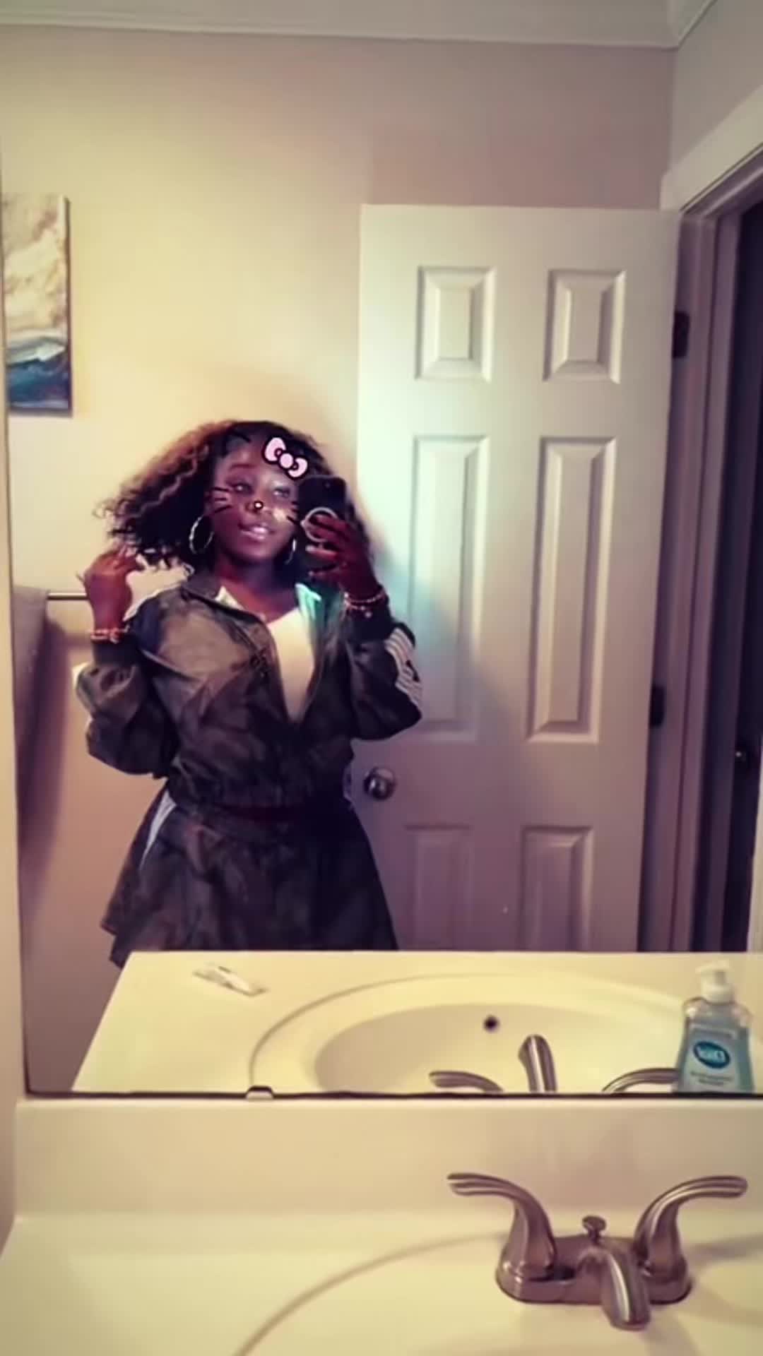 @yofavchocolatedropp._