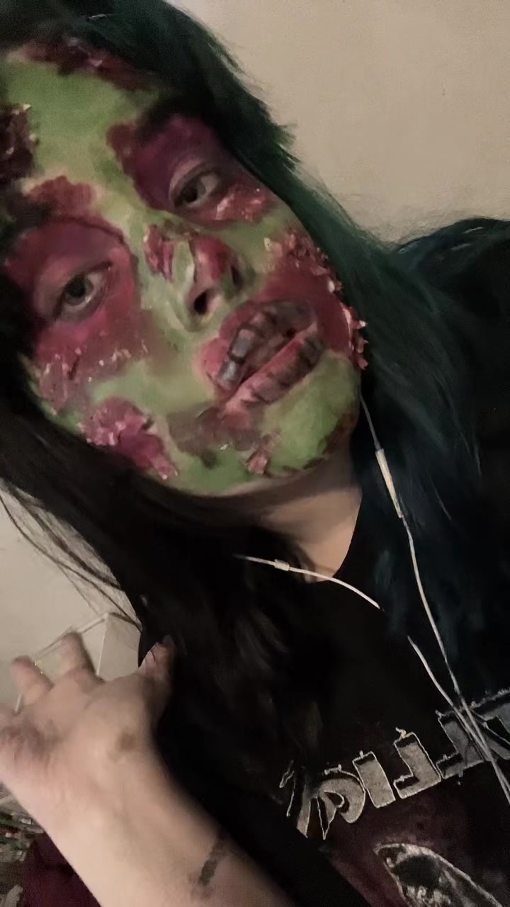 @WeepingRecluse🕷️