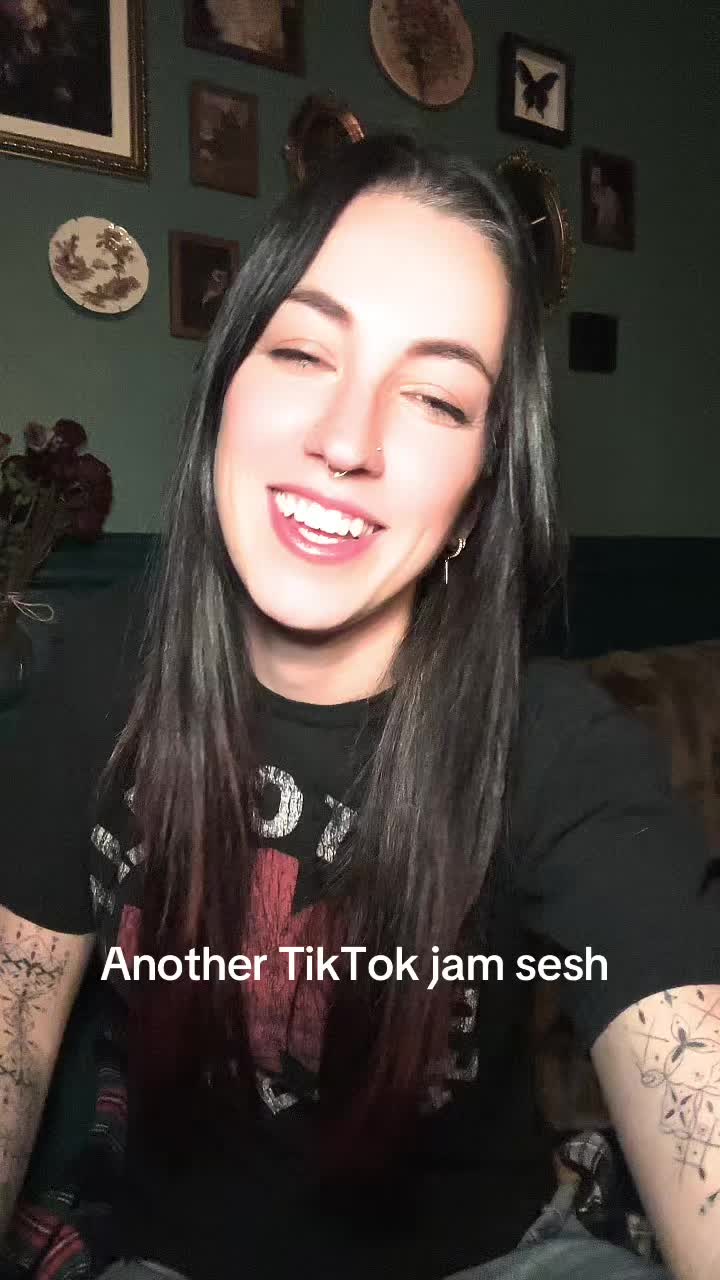 @Kat🖤