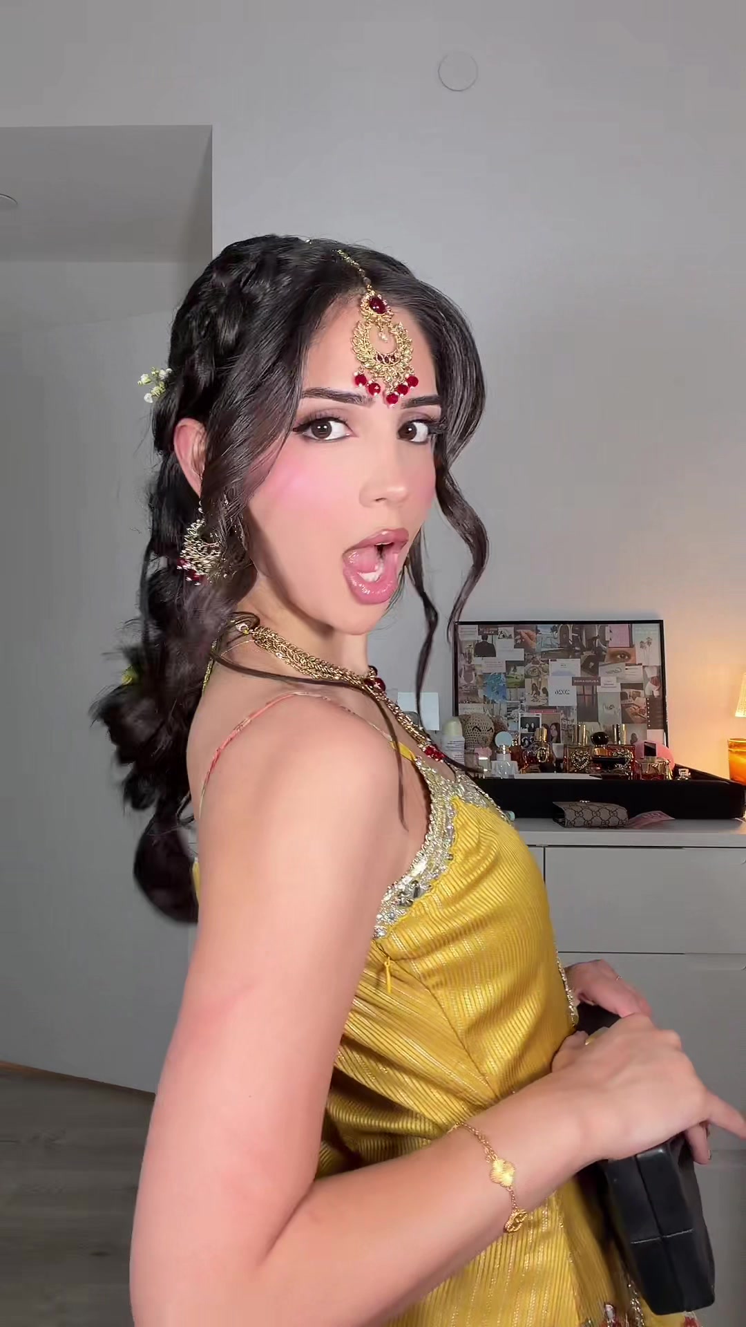@Mina