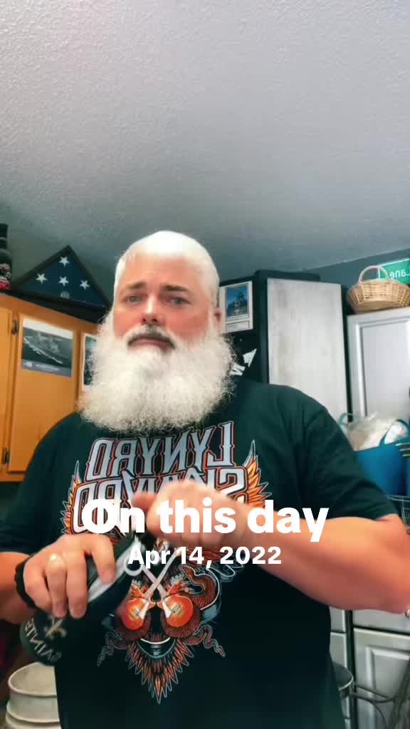@Bearded crazy old man🍻
