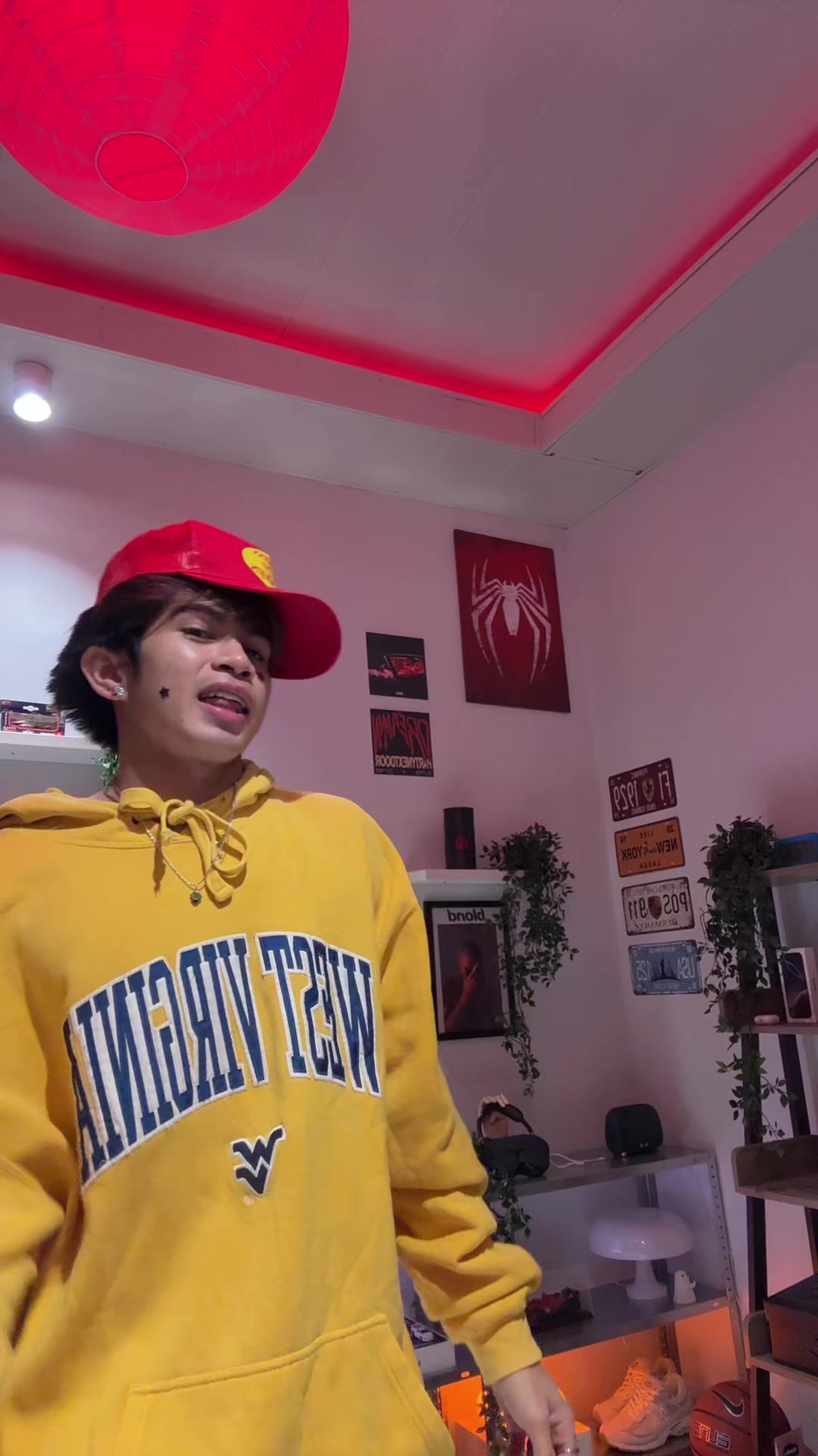 @Jo.